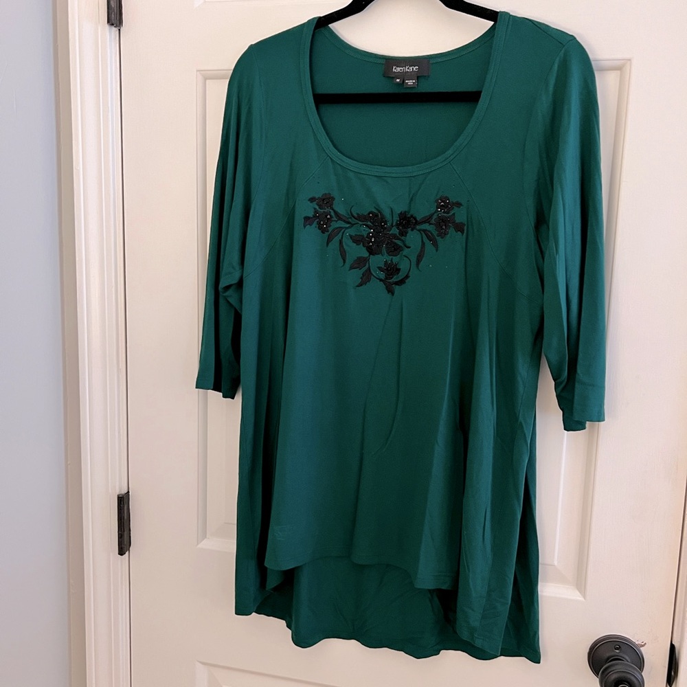 Karen Kane green top with black flowers size 1X